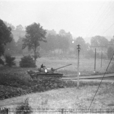 1968 08 : Kyjovem projíždí okupační vojsko Varšavské smlouvy