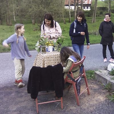 2019 05 : Api prodejna květin a obrázků. (fotografie Ivan Mečl) 