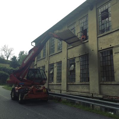 2021 08 : Oknem dřevo na podlahu galerie (fotografie Sylva Hampalová)