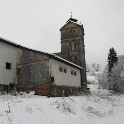 2017 12 : První pohledy na opuštěnou továrnu Roberta Solomona. (fotografie Tereza Porybná)