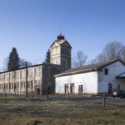 2018 01 : Nová Perla našla své místo v Kyjově u Krásné Lípy. Opuštěný areálu továrny a obchodu po mnohaletém chátrání. (fotografie František Nikl)